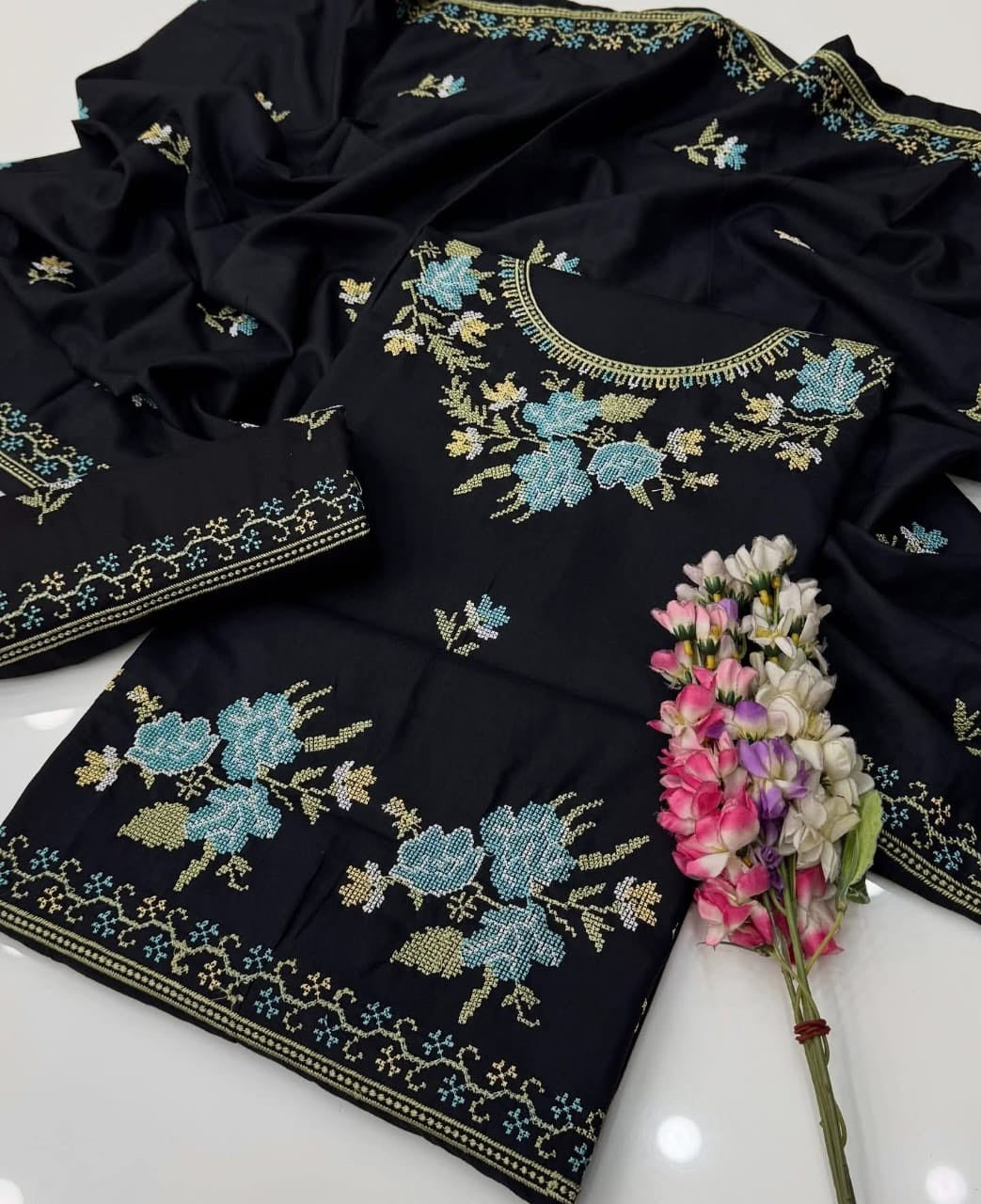 Lawn Cotton Embroidered 3Pc UnStitched Dress.